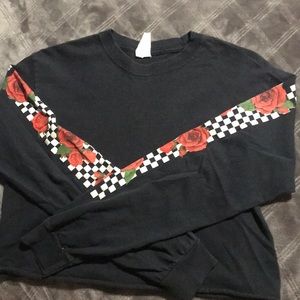 Long sleeve cropped shirt with rose detail